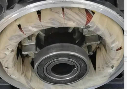 Motor de eje hueco de 7KW con AR Interpump para m&aacute;quinas de limpieza comerciales 3