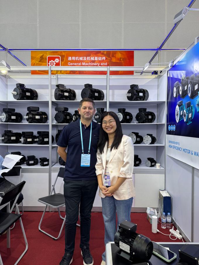 Motor asíncrono de 220V AC a prueba de agua 60Hz B35 Tamaño de brida 0.09HP / 0.06KW para máquina de café comercial 15