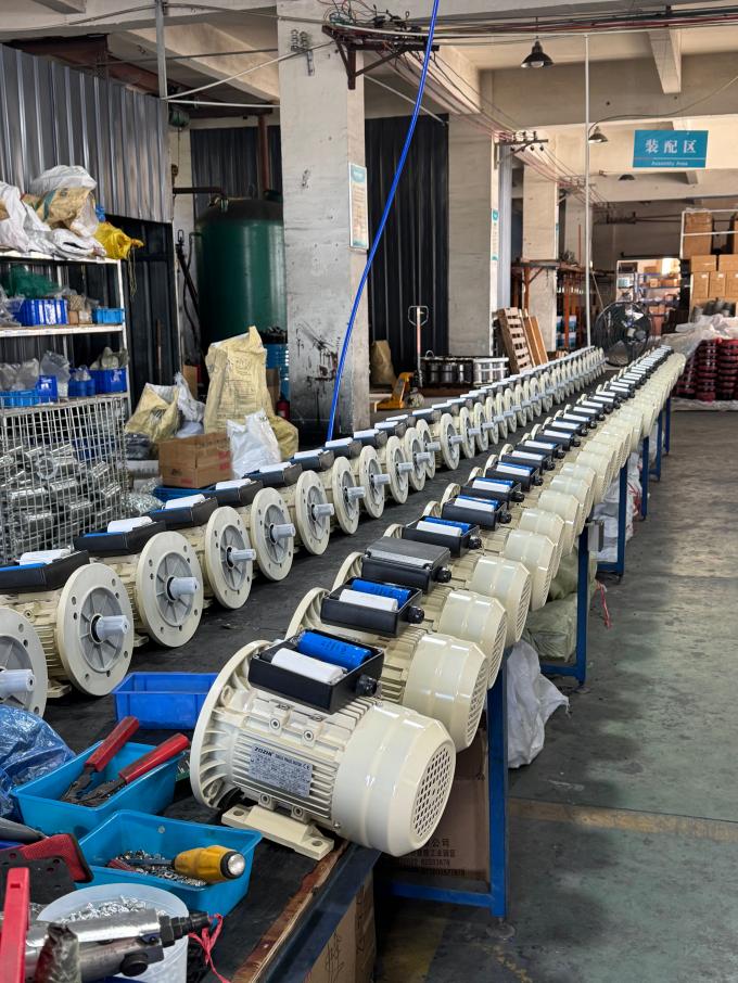 Motor eléctrico asíncrono de cuatro polos de 0.09kw 0.12Hp a prueba de agua de 50Hz 60Hz 380V 1500RPM trifásico cerrado 220V CA 1